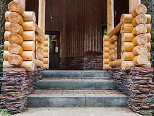 Пример оформления интерьера камнем Дарьял фото 6