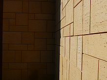 Пример оформления интерьера камнем Машук фото 5