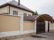 Заборы и ограждения с применением декоративного камня фото 2